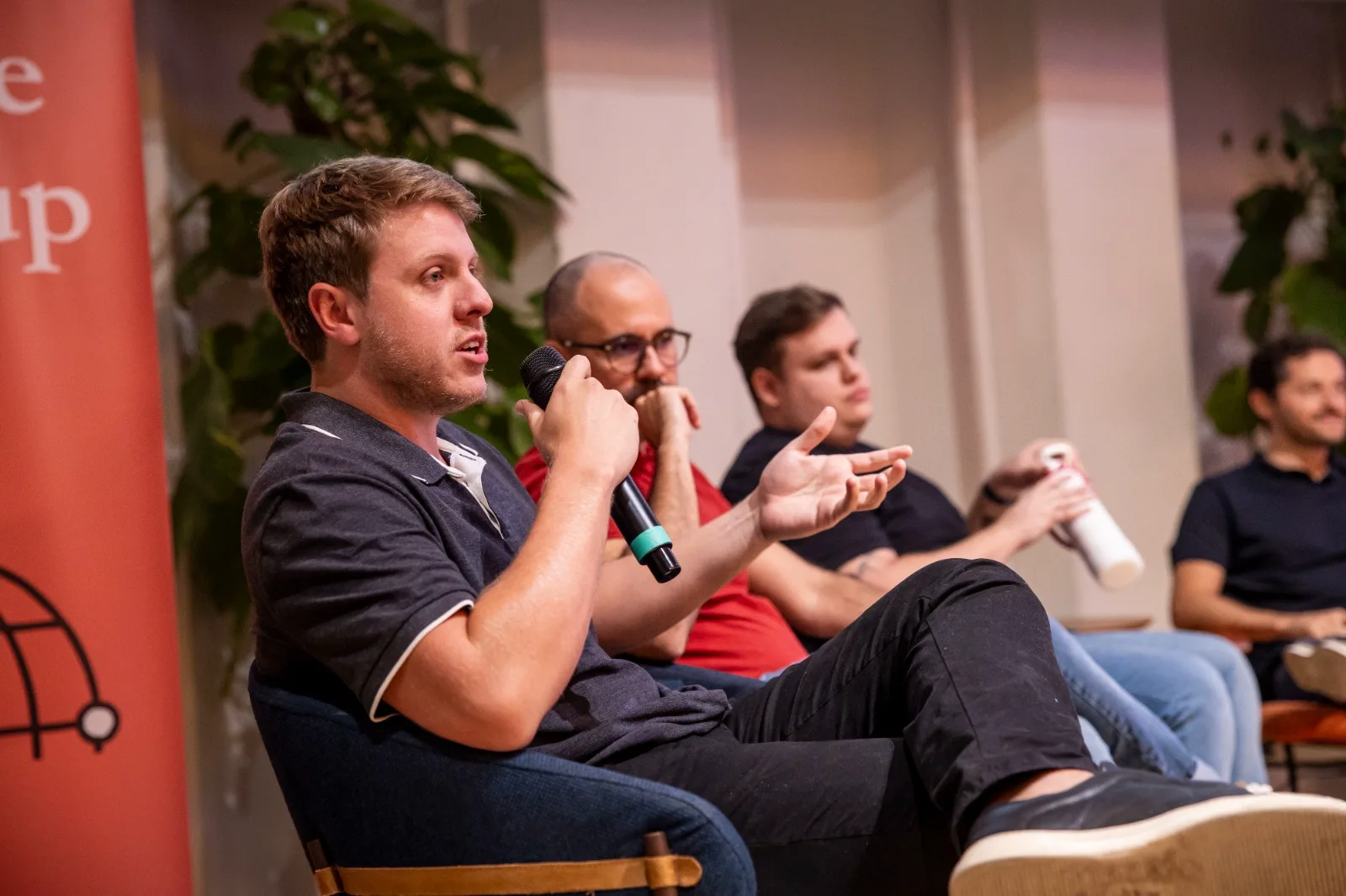 Painel de conversa com a comunidade no Claude Meetup Rio 2026